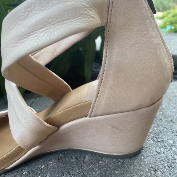 Bueno Women's Iona Metallic Pale Pink Leather W/Rose Metallic Size 37 - Picture 12 of 14